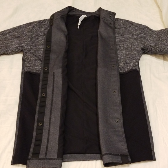Lululemon Coat 🖤 - Picture 7 of 8